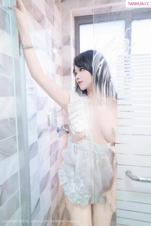   [XiuRen]高清写真图 2025.11.20 No.11010 汐汐爱吃草莓 家政姐姐第58张图片